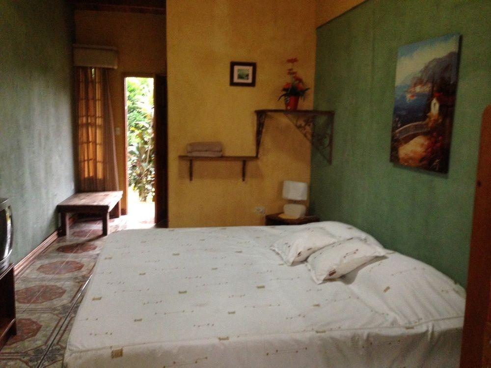 Aparthotel Villa Pacande & Rooms Pilas Bagian luar foto
